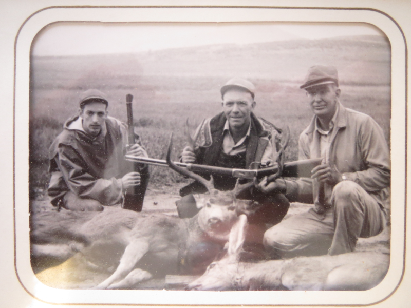 Deer.hunt.Leon.and.Clifford.Roger1950.png