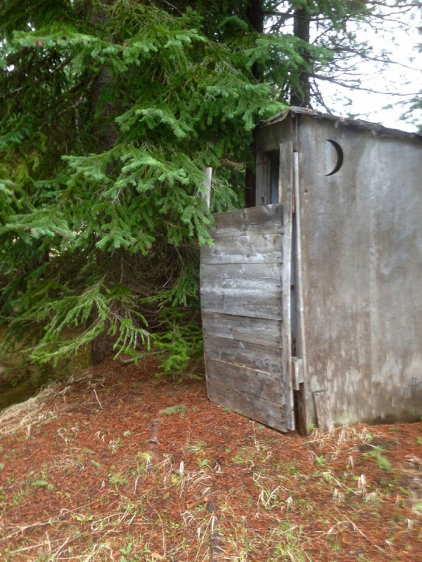 ElkNut Outhouse 01.jpg